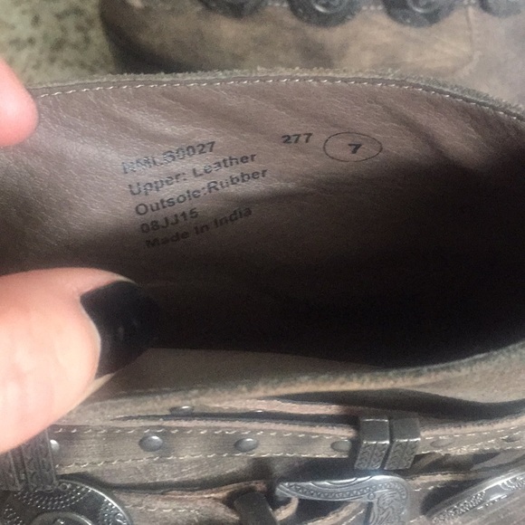 Boots - Picture 2 of 6